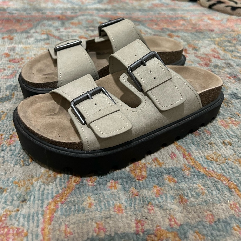 Creme/ beige sandals